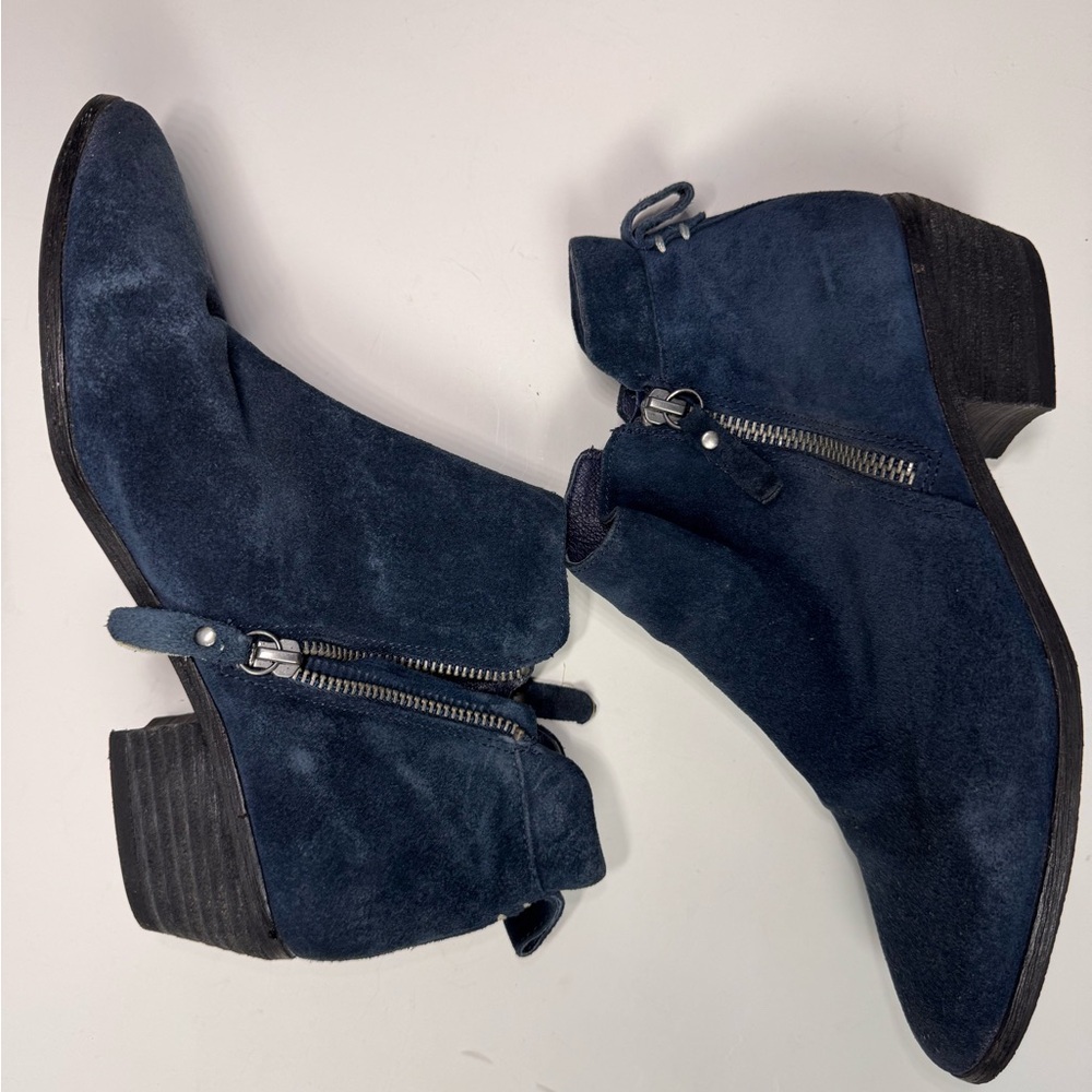 Stylish Vince Camuto Navy Suede Ankle Booties Size 8